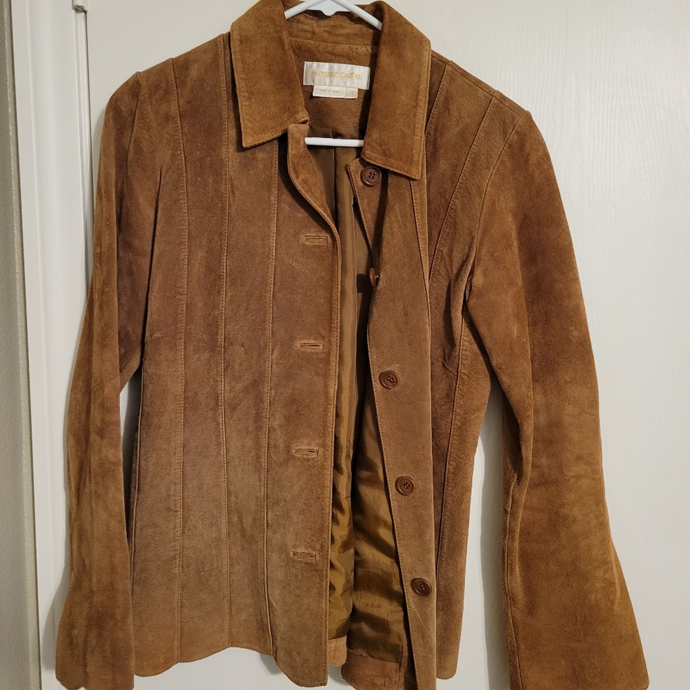 Lightweight leather jacket with scalloped cuffs!